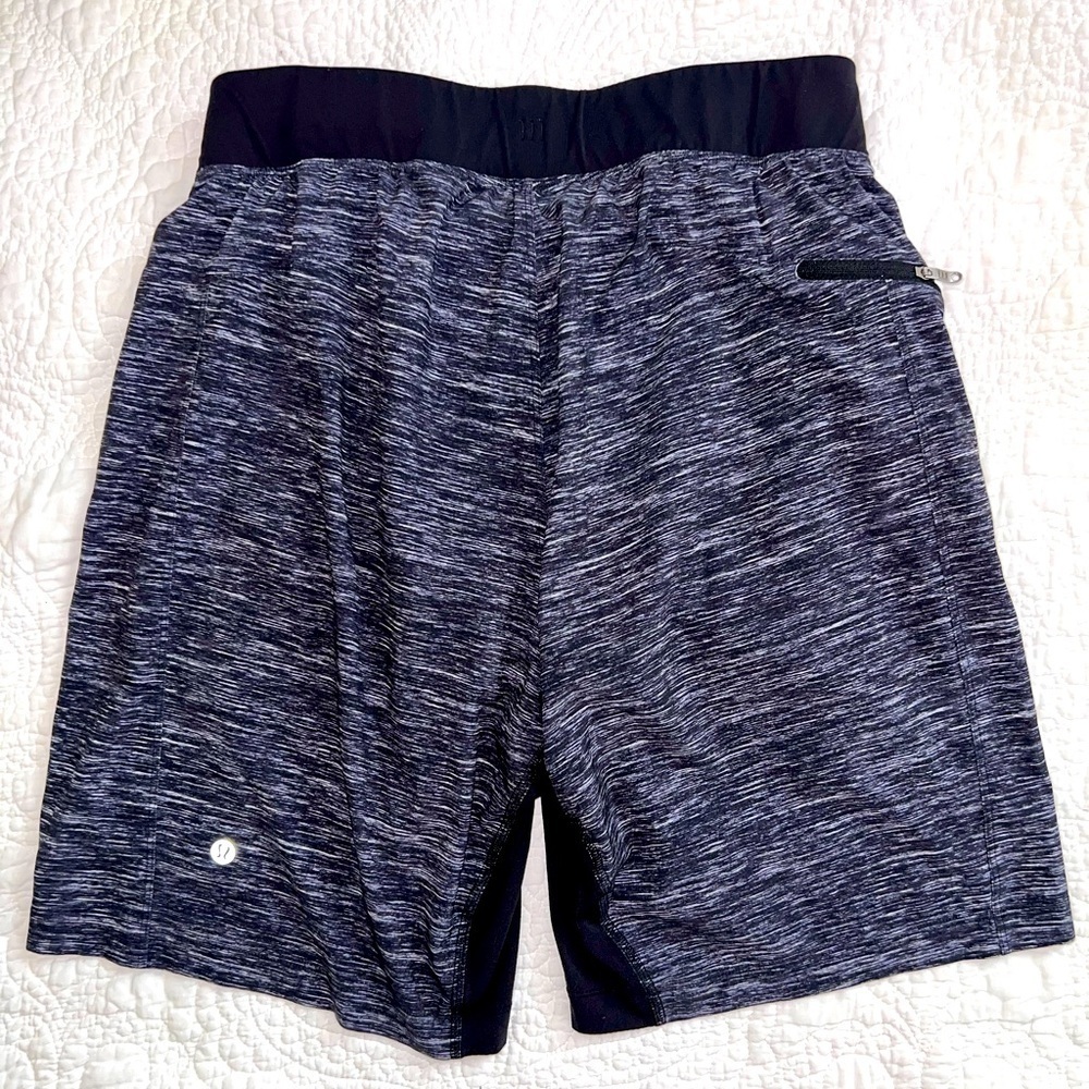 LULULEMON T.H.E. SHORT 9” LINED NULUX GRAY MEN’S SIZE MEDIUM, Black and Gray